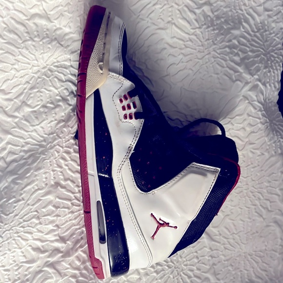 Jordans Y6 - Picture 1 of 3